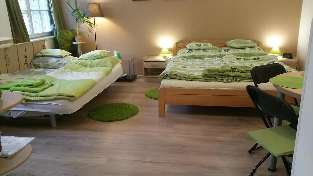 Apartment Patricia With Garden Budapest