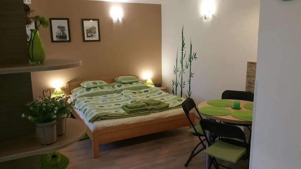 Apartment Patricia With Garden Budapest