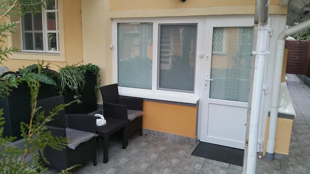 Apartment Patricia With Garden Budapest