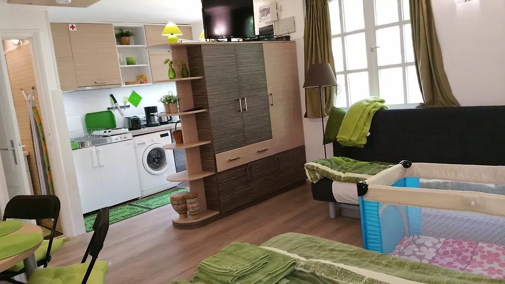 Apartment Patricia With Garden Budapest