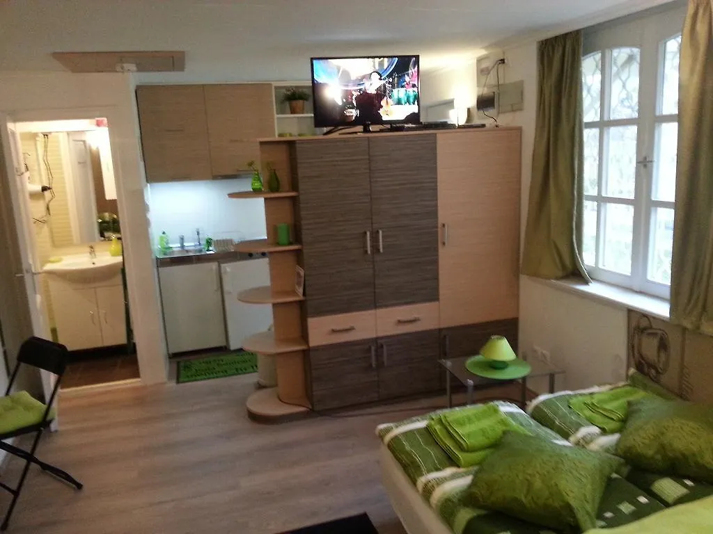 Apartment Patricia With Garden Budapest