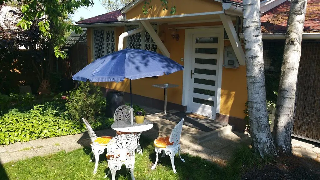 Apartment Patricia With Garden Budapest