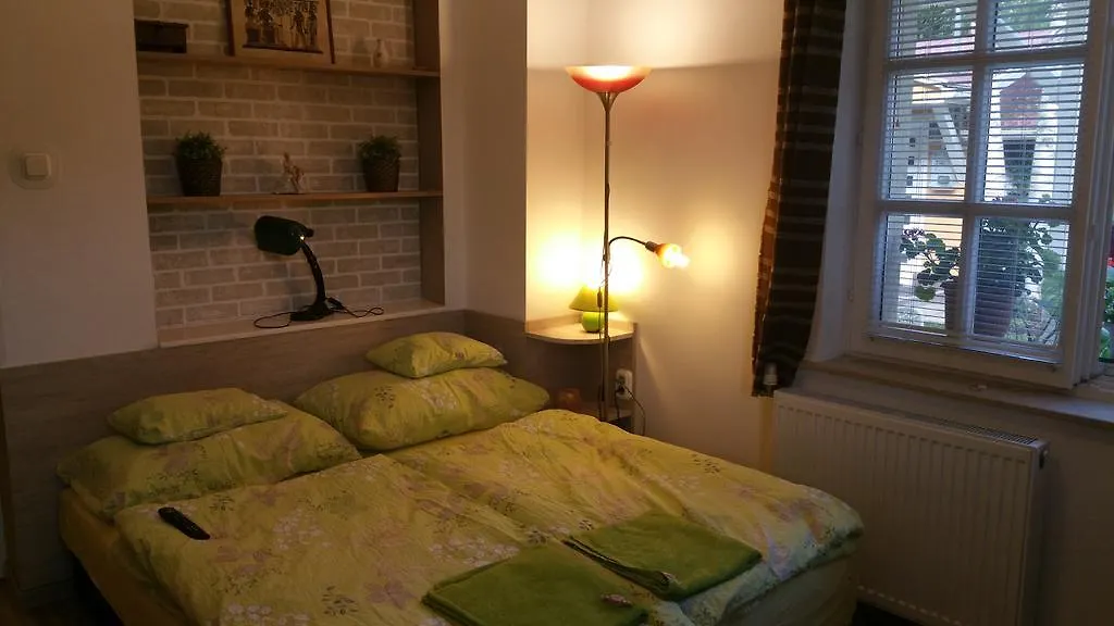 Apartment Patricia With Garden Budapest