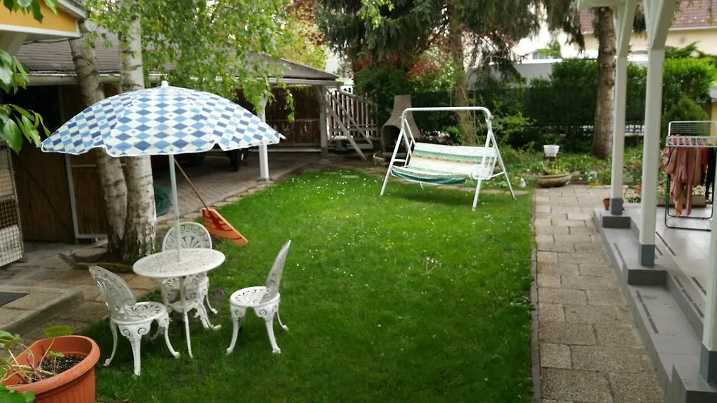 Apartment Patricia With Garden Budapest