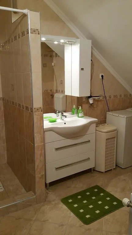 Apartment Patricia With Garden Budapest