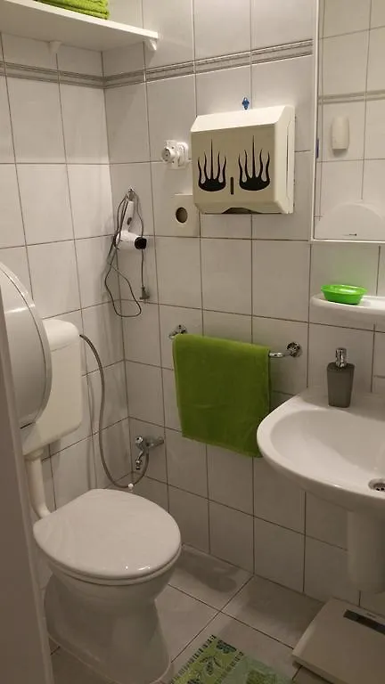 Apartment Patricia With Garden Budapest